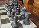 ajedrez tallado a mano en mármol